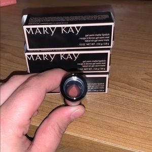 Mary Kay semi-matte Lipstick / velvet blush
